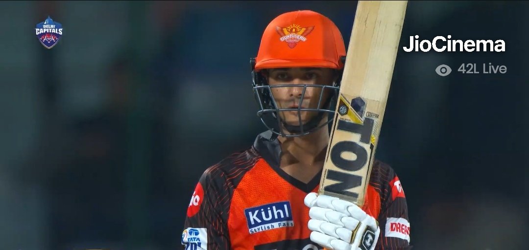 SUNRISERSU's tweet photo. SRH 76/2 8 overs Abhishek Sharma 52* https://t.co/06d1bxPt71