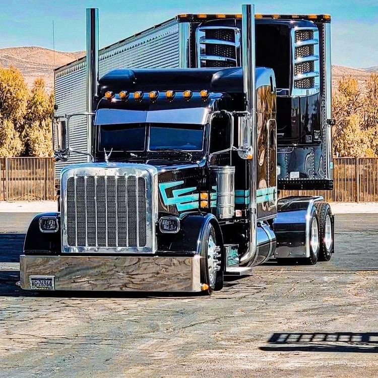 DirtyOlTrucker's tweet photo. Man oβ Man! All class! π
#thedirtyoldtrucker #oldschooltruckers #oldschooltrucking #peterbilt #peterbilttrucks #peterbilt389 #custompeterbilt https://t.co/cW9tt64Xp6