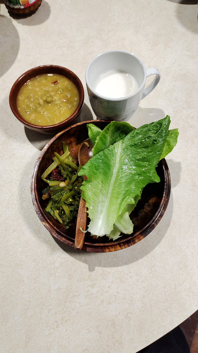 kezangofficial's tweet photo. Dinner: Broccoli and dried peas with lettuce and curd 😊 #vegetarian #riceless #dietplan #discipline https://t.co/mda9WCD1gF