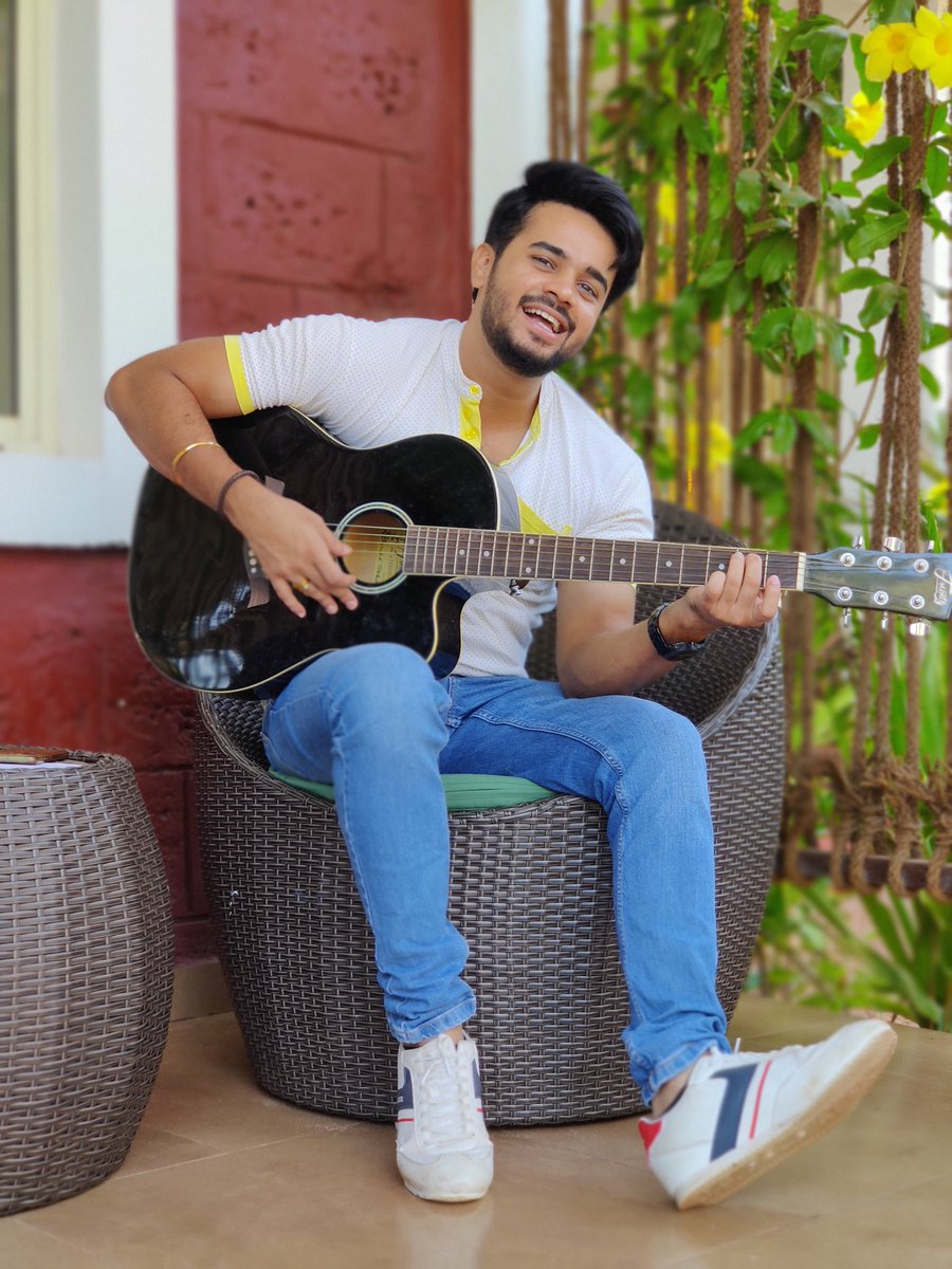 vineeth_kumar_a's tweet photo. Let the music play 😍

#vineethkumar #music #films #actor https://t.co/Ww6T3VTz9G