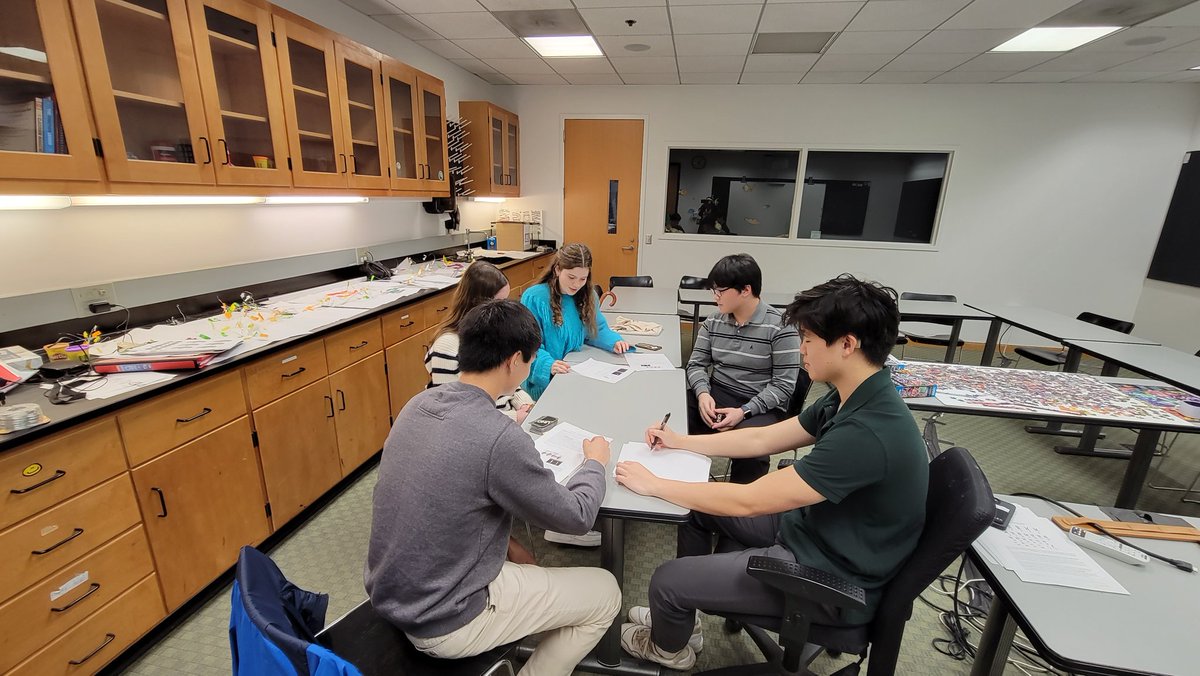 JeanetteCollet1's tweet photo. Working on Challenge Questions with participating Schools at the Stan-x Fly Conference #StanMack @CommackSchools @LvilleSchool @ChapinSchoolNYC @HotchkissSchool https://t.co/ygIBykz1Ch