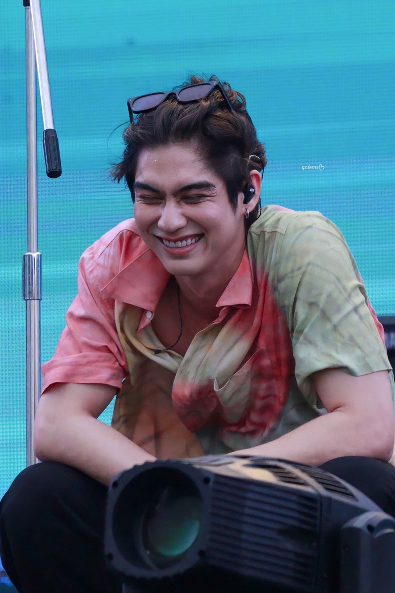 bvcxn_'s tweet photo. ทุกครั้งที่เห็นเขามีความสุขพร้อมรอยยิ้มกว้างๆตาเป็นสระอิแบบนี้ เรามีคำถามในหัวเสมอเลยว่าคนเป็นแฟนคลับแบบเรามันต้องการอะไรจากศิลปินว่ะ ถ้าไม่ใช่ต้องการเห็นเขามีความสุขแบบนี้อ่ะ อาจจะไม่ต้องมีความสุขสุดๆทุกวันก็ได้ แต่ขอให้มีรอยยิ้มและไม่มีฝนตกในใจแกก็พอ 🖤 @bbrightvc

#bbrightvc https://t.co/TuD9ymYl4D