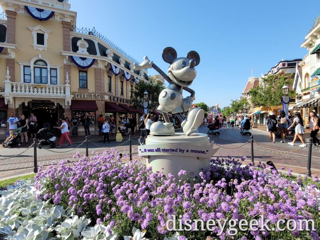 disneygeekcom's tweet photo. If you missed any of my picture posts from yesterday at the #Disneyland Resort here they all are.  My full picture set will be posted later this morning.

https://t.co/n7qRf5MnmA

#Disney100 #MickeMouse #MainStreetUSA https://t.co/LQ6HUIU53s