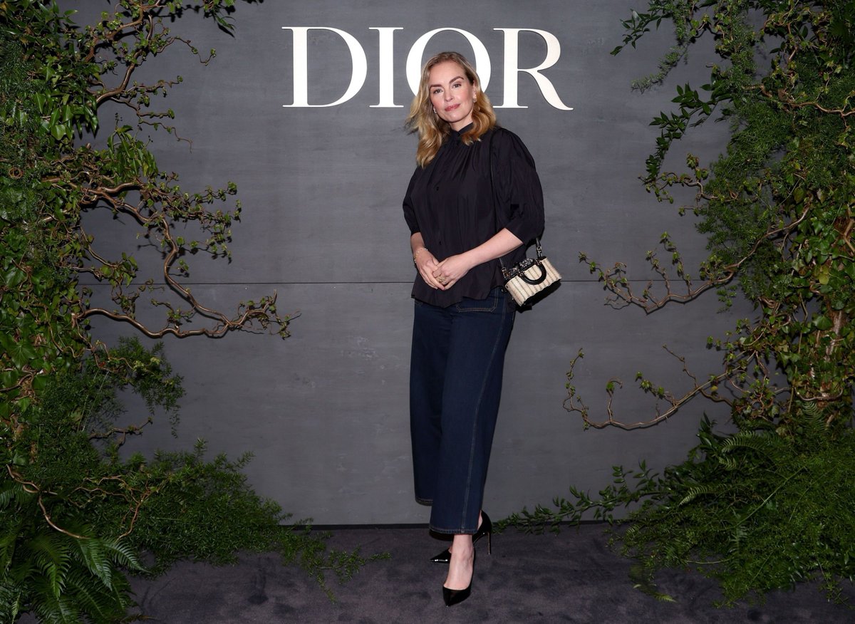 ninahossarchive's tweet photo. more photos of nina at Dior boutique opening in Hamburg https://t.co/PKJ2LAveIz