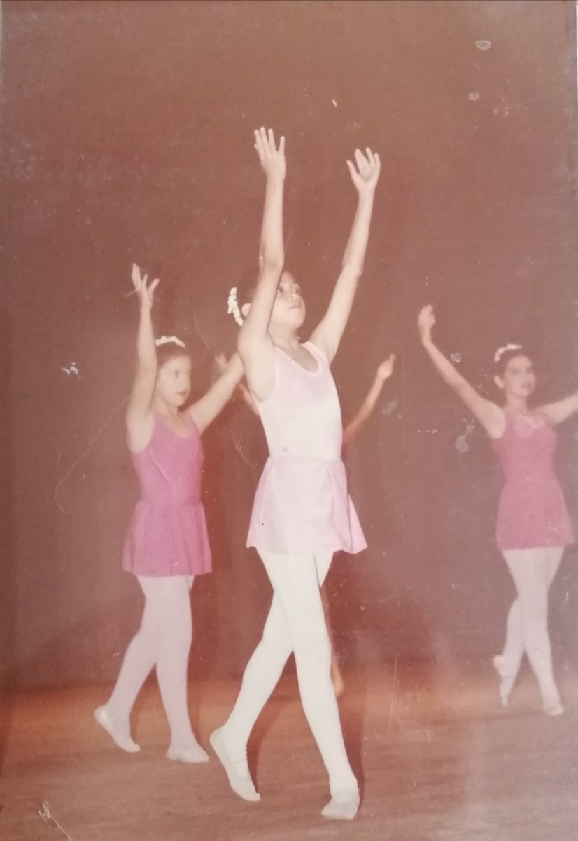 ALICIALMPERU's tweet photo. Día Internacional de la Danza...!!! 🌹🌻🌺💃👏 https://t.co/21mQkVU3GN