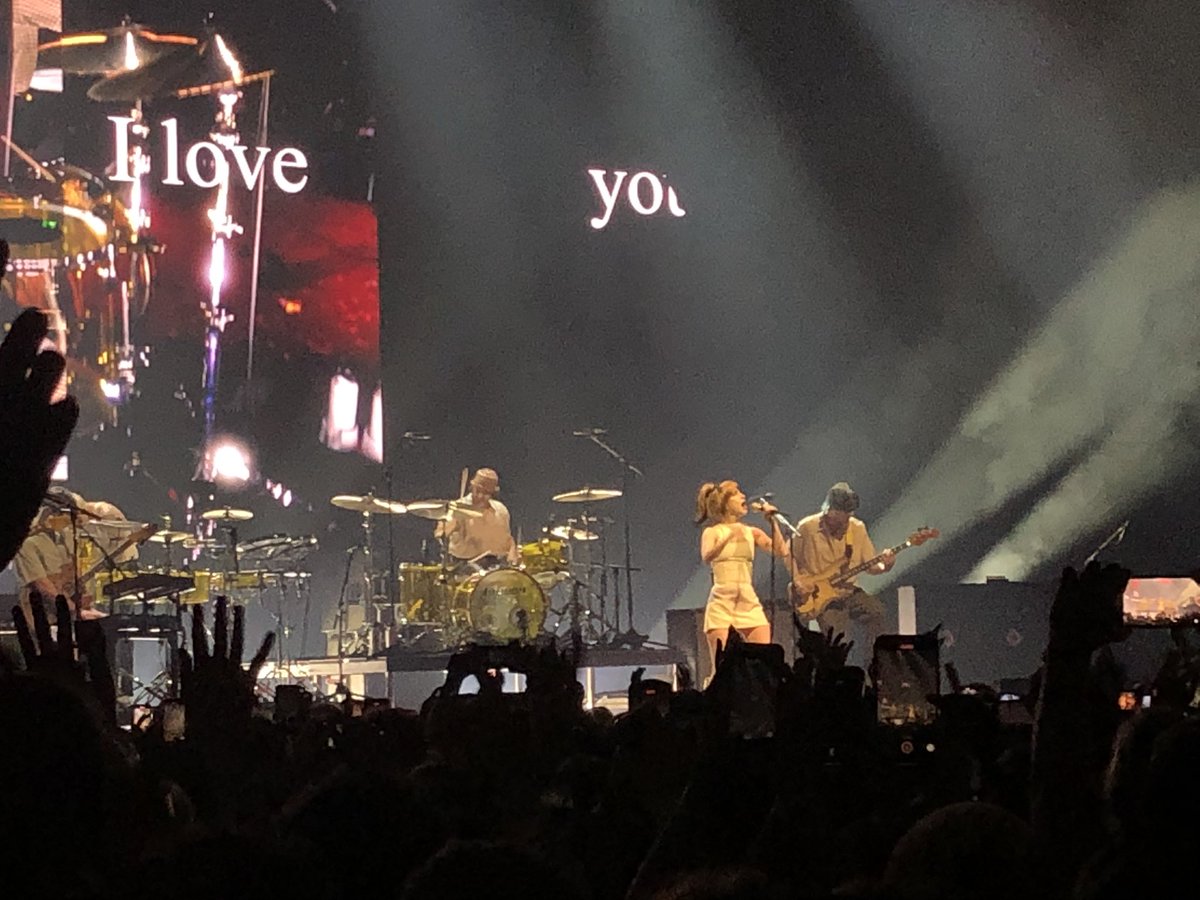 conniekol's tweet photo. No because this guy got to see misery business for free 🤣 #paramore #birmingham @paramore @vacxnter https://t.co/PLhigUF2ot