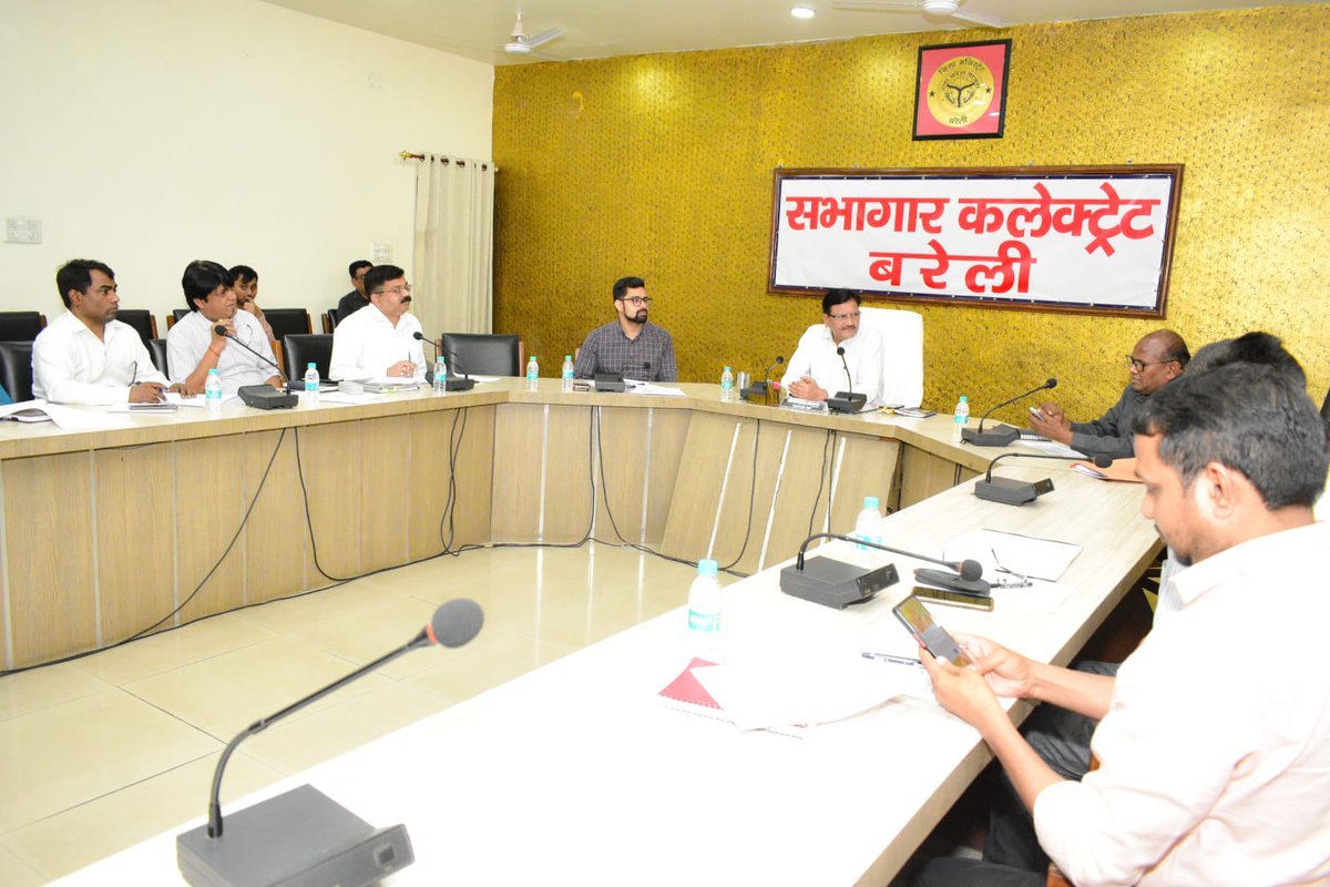 जिलाधिकारी श्री शिवाकान्त द्विवेदी की अध्यक्षता में अटल आवासीय विद्यालय में छात्रों की चयन प्रक्रिया के संबंध में बैठक हुई सम्पन्न <a href="/ChiefSecyUP/">S.P. Goyal, Chief Secretary, GoUP</a> <a href="/CMOfficeUP/">CM Office, GoUP</a> <a href="/UPGovt/">Government of UP</a>