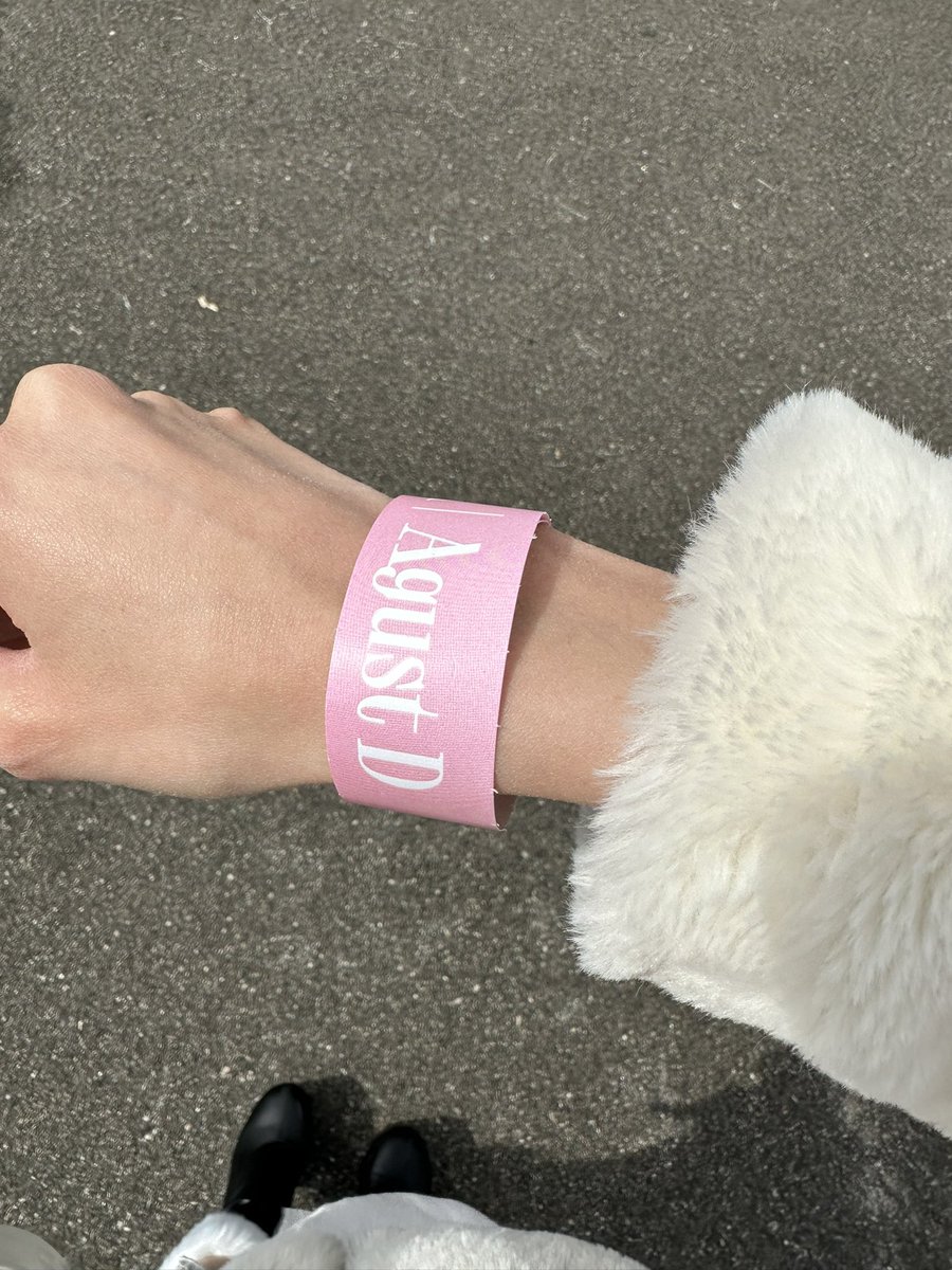 bisexualarmys's tweet photo. YOONGI ARE YOU FUCKING JOKING ME https://t.co/6A2ndyEuJZ