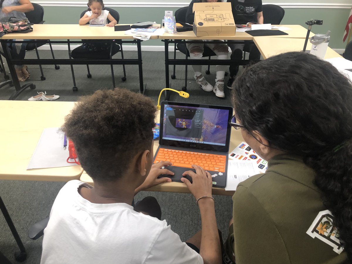 RachelPloss's tweet photo. This morning it’s all about #BuildCodeGo! with @MMartConsult helping families learn how to build their own computer and basic coding skills. They’ll get to take both the computer and the skills they learn home with them as a part of #SuncoastRemakeDays 💻 @SuncoastCGLR https://t.co/lv7Pu3RFTU