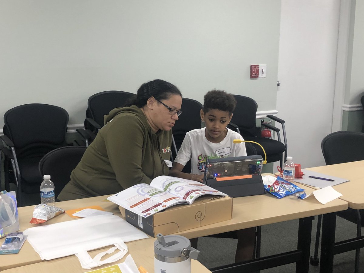 This morning it’s all about #BuildCodeGo! with <a href="/MMartConsult/">Maribel Martinez Consulting</a> helping families learn how to build their own computer and basic coding skills. They’ll get to take both the computer and the skills they learn home with them as a part of #SuncoastRemakeDays 💻 <a href="/SuncoastCGLR/">Suncoast GL Reading</a>