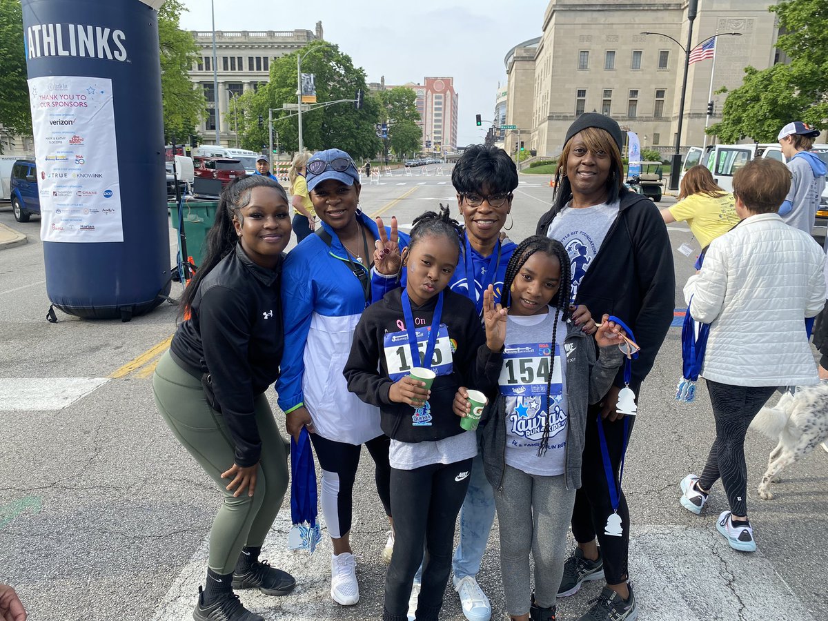 preciousb_stl's tweet image. Out supporting The Little Bit Foundation this morning!! 💙🤍#LauraRun4kids 
@LittleBitSTL @RGSDSchools
