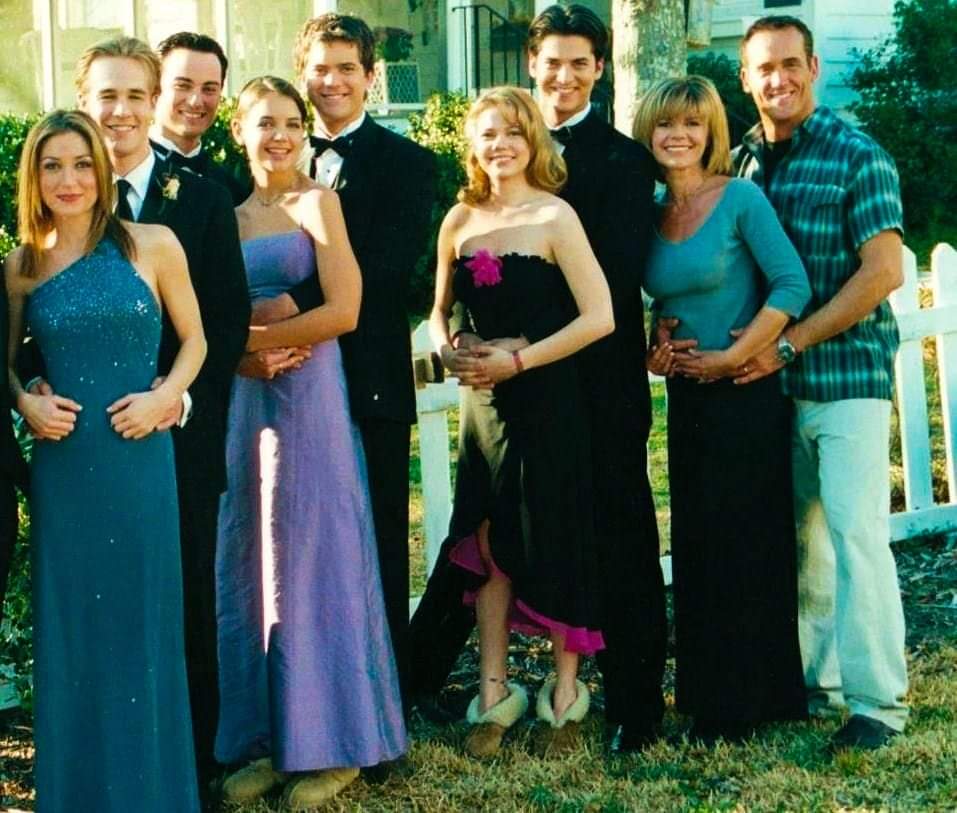 CreekTalkPod's tweet photo. Happy #Saturday Creek Talkers! π
π₯Click our LinkTree to DOWNLOAD our latest recap S4-Ep20 #Promicide πΊππ‘π₯
#DawsonsCreek #JoshuaJackson #KatieHolmes #The90s #90sTV #Nostalgia #PromSeason #CreekTalkPodcast https://t.co/VFJijTLYLP