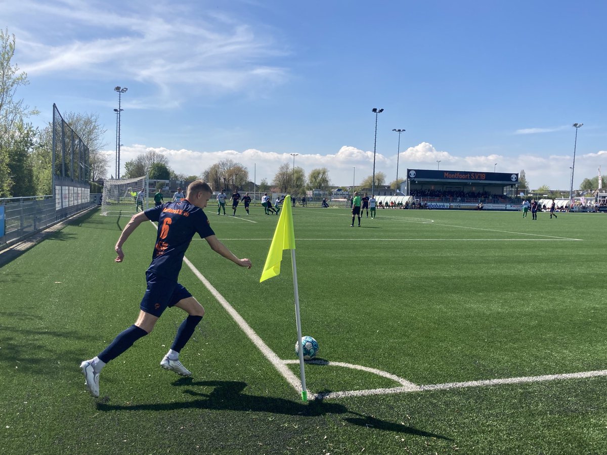 MichielGroot74's tweet photo. Wedstrijd 50 (2023) @Montfoortsv19 wint in de laatste minuut van @vvHBOK 2-1 en houdt zicht op de bovenste plaats in de 1e klasse zaterdag A. #groundhopping #montfoort #HBOK https://t.co/N8GcOMudBa