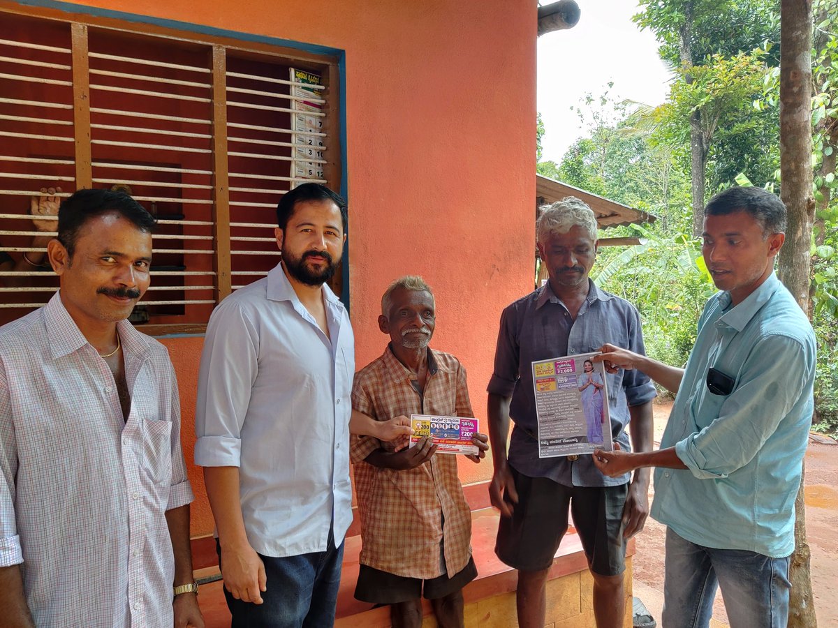 RishendraMahar's tweet photo. Name of the campaign:- Door to Door Guarantee card and Home Convincing
Name of the Assembly:- Mudigere
Place:- Halasinakatte booth halluvali , kalasa
#YouthJodoBoothJodo 
#DoortoDoorIYCKarnataka
@IYC @Allavaru @srinivasiyc @Cocopadhi @Buntyshelke_inc https://t.co/qynacUQslZ