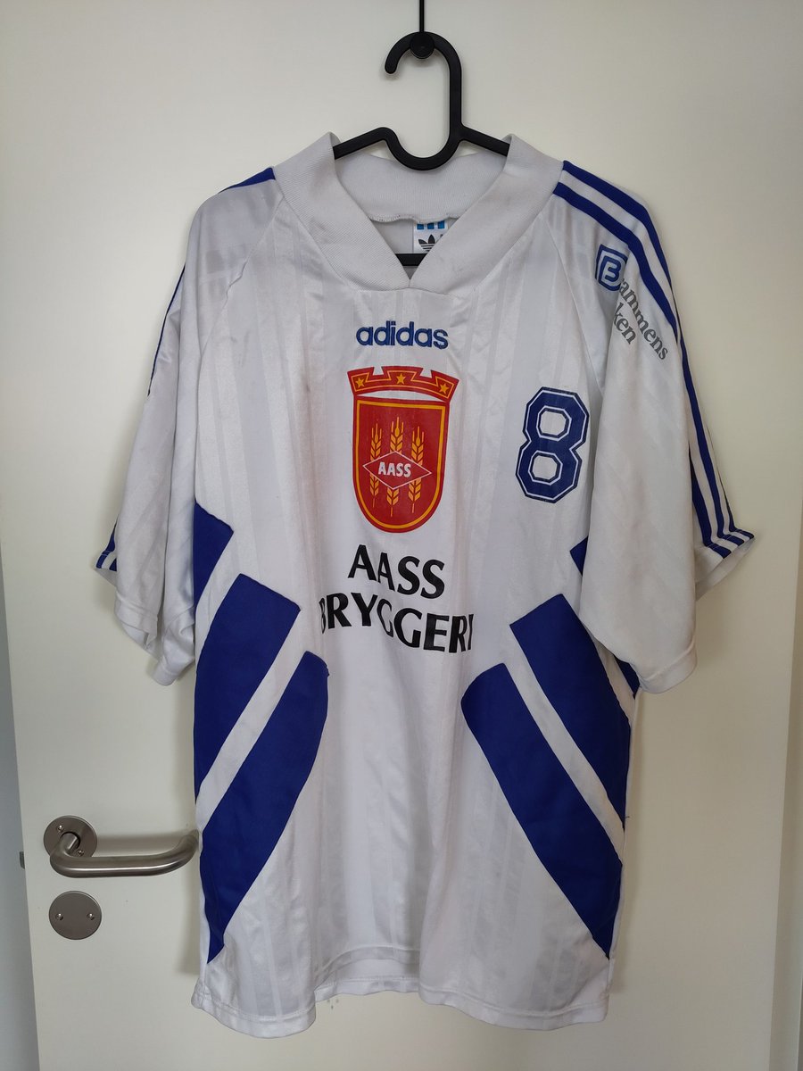 ForzaSecondHand's tweet image. Norsk idrett har høy prioritet hos oss, og selv om vi heier på idretten lokalt har vi også mye snacks til fans av idrettslag over hele landet 🇧🇻 Men vi ønsker å høre fra de som har noe liggende fra topplagene i Hamar eller nabobyene 💚💛💙