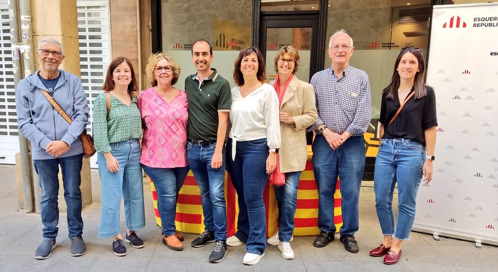 EsquerraTarrega's tweet photo. 🤗 Avui ens ha acompanyat la consellera d’Acció Exterior i 🇪🇺Unió Europea, @meritxell_serret. 

🗣️Amb ella i amb tot l’equip encapçalat per l’alcaldessa i candidata a la reelecció @albapijuanvallverdu hem pogut conversar amb els nostres veïns i veïnes.
#Útils #Transformem https://t.co/eM9me6IldC