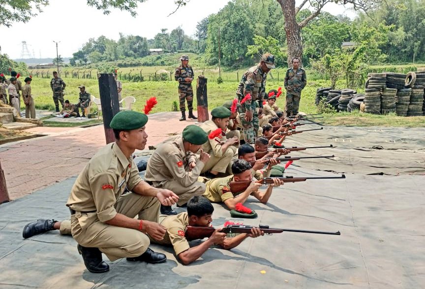 nccner's tweet image. Firing by Cdts
Cdts of 5 ASSAM Bn NCC &amp;amp; 73 Girls Coy/ Tezpur Gp underwent Firing Practice to hone up their skills of firing .22 Rifle at Harachura SA Range, Tezpur on 28 Apr 23.  #SAfiring, #sportsshooting, #competition
@HQ_DG_NCC