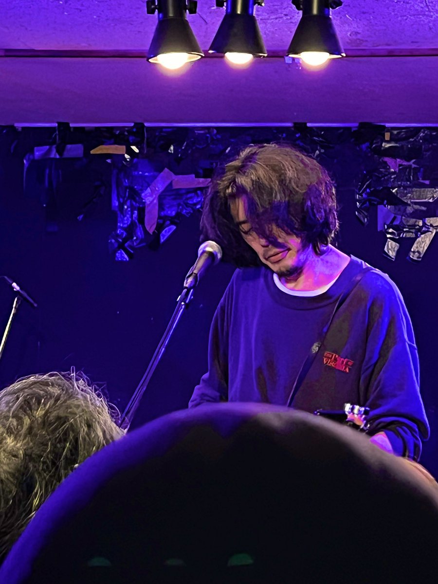 SmilySoncial's tweet photo. LABCRY in 難波ベアーズ
ぎゅうぎゅうに詰まった会場
18年ぶりのライヴ
伝説のバンドと頭の中で勝手に位置づけしてた存在
初めて観れて、めちゃくちゃかっこよかった
奇跡の時間を過ごしてたのか
とても気持ち良い余韻がずっと続いてます
#ラブクライ
#LABCRY https://t.co/ibDOnkoEwK