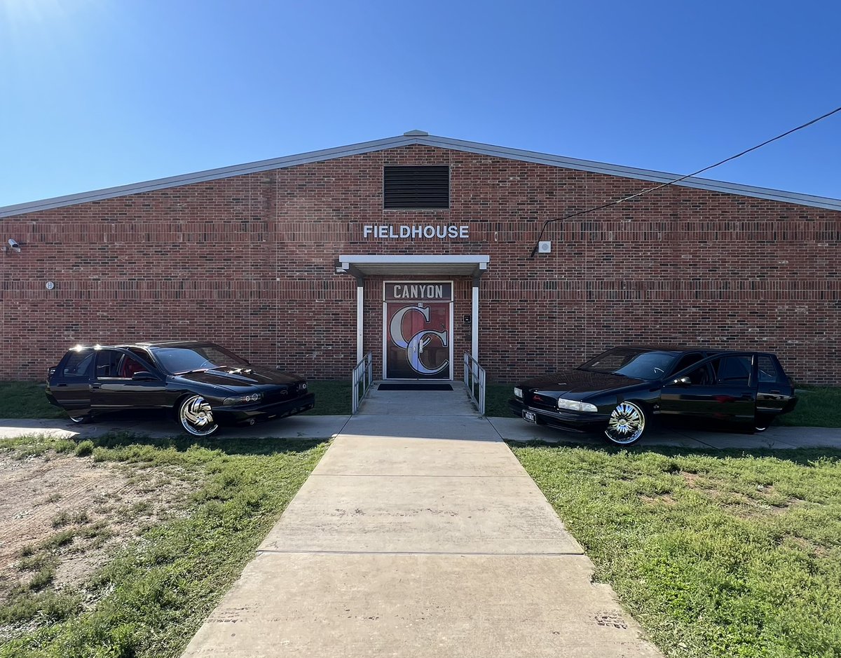 CoachLeonardTX's tweet photo. The Inaugural CHS Feeder Middle Schools Official Visit is in the books‼️ We want our future Coogs to grow up EXCITED about being Canyon Cougars‼️

#RedBurnsBrighter🔴🔥 https://t.co/XtMAqKZnYD