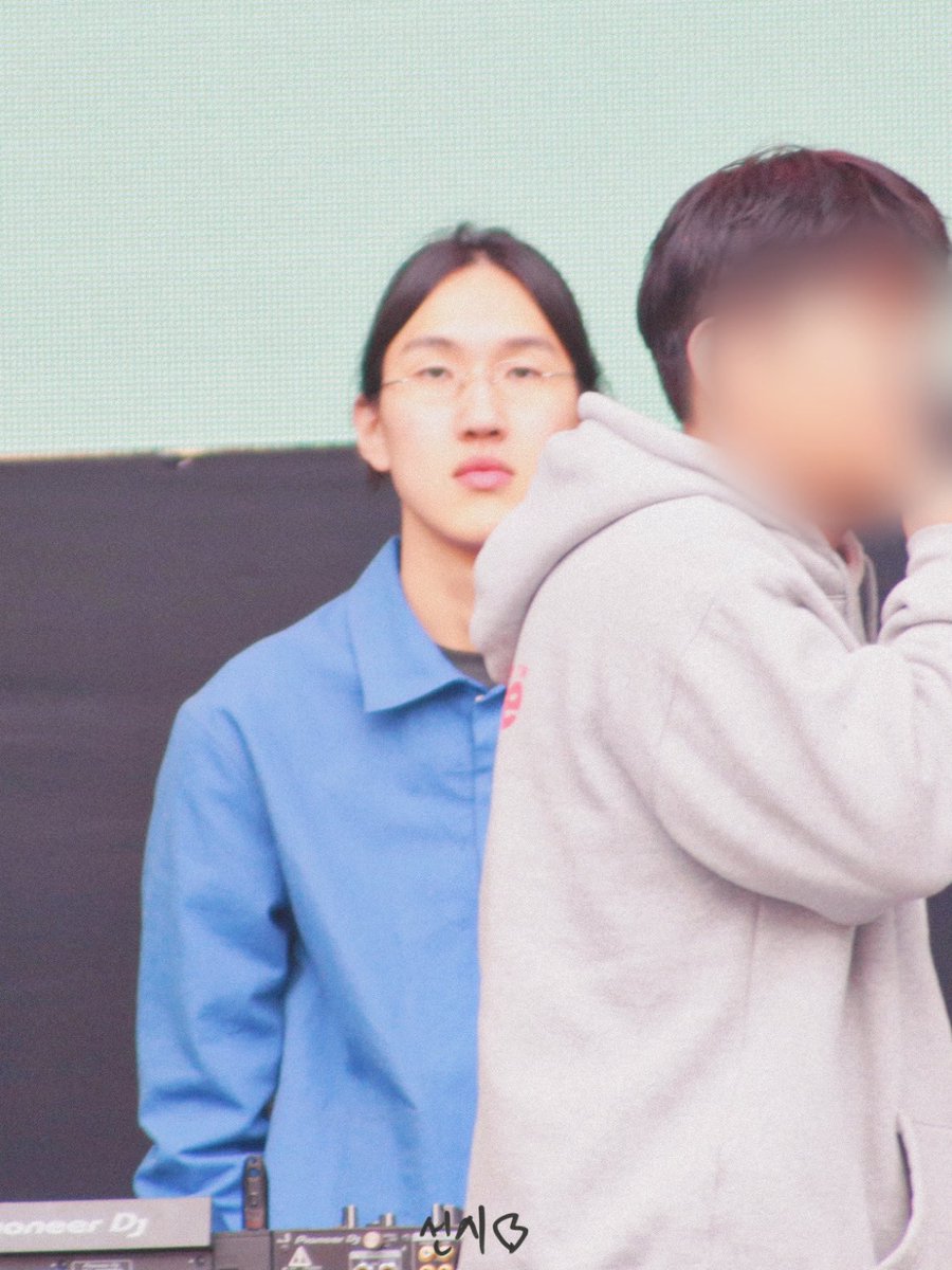 muddy_buddyy's tweet photo. 230429 원픽페스티벌

찬희 갑자기 나 뚫어져라 쳐다보더니 따봉 날림 그것도 카피바라 같은 표정으로….

#챈스키 https://t.co/uhjDbLG6yc