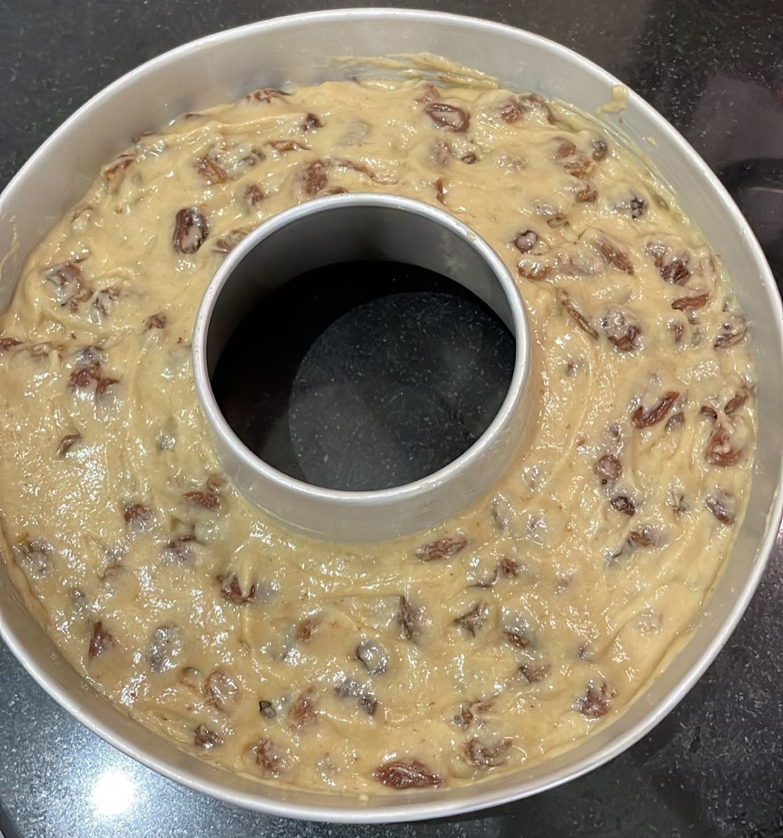 nin76's tweet photo. Complete with original rosco ๐ค #olderthanmeprobably #mumsrecipe #fruitcake #thebeforepic #goodenoughtoeat https://t.co/73VbJZ2Pnb