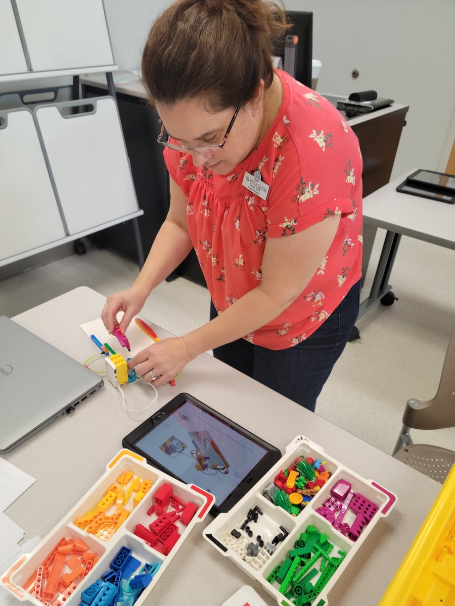 Even Dr. Leach is enjoying our STEM Family Workshop! #ITTIPSTEM @LEGO_Group #SpikeEssential #LEGO