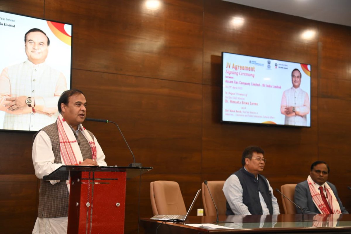 OilIndiaLimited's tweet photo. #OIL today inked JV Agreement with @AGCLonline to form a JV Company with 51% #AGCL & 49% #OIL’s share, with a mandate to build local #NaturalGas Grids, Setup & run #CNGStations & provide Domestic & Commercial #PipedNaturalGas connection in 6 districts each of #Assam & #Tripura. https://t.co/UfSq6F3yVJ