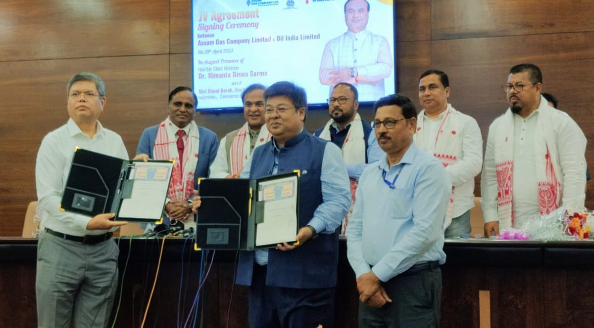 OilIndiaLimited's tweet photo. #OIL today inked JV Agreement with @AGCLonline to form a JV Company with 51% #AGCL & 49% #OIL’s share, with a mandate to build local #NaturalGas Grids, Setup & run #CNGStations & provide Domestic & Commercial #PipedNaturalGas connection in 6 districts each of #Assam & #Tripura. https://t.co/UfSq6F3yVJ