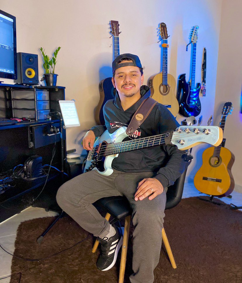 sireusaofficial's tweet photo. What is the best way to break in and enjoy your new Sire gear? Play it in all of your upcoming gigs! Check out available Sire gears now at our dealers near your area.
#JoyOfMusic #SireV3 #MarcusMiller #SolidSire #SireEverywhere
Thanks to @cleytinhomuniz (IG) ๐ท https://t.co/xznOWtOV8S