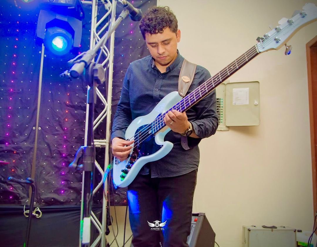 sireusaofficial's tweet photo. What is the best way to break in and enjoy your new Sire gear? Play it in all of your upcoming gigs! Check out available Sire gears now at our dealers near your area.
#JoyOfMusic #SireV3 #MarcusMiller #SolidSire #SireEverywhere
Thanks to @cleytinhomuniz (IG) ๐ท https://t.co/xznOWtOV8S