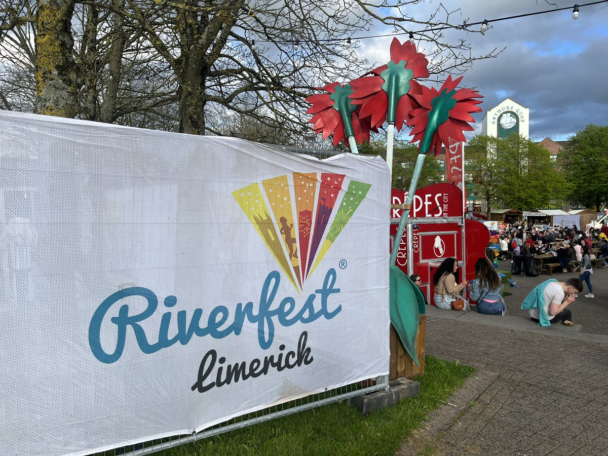 SeanRyanT's tweet photo. #RiverfestLimerick check out the #Garden 🪴⛲️🏡👨🌾centre #EnableIreland residence for the Wknd @EnableIreland #Limerick 🟩 #Festival @RiverfestLmk #enableirelandLimerick @Limerick_ie https://t.co/iJSffYVnip