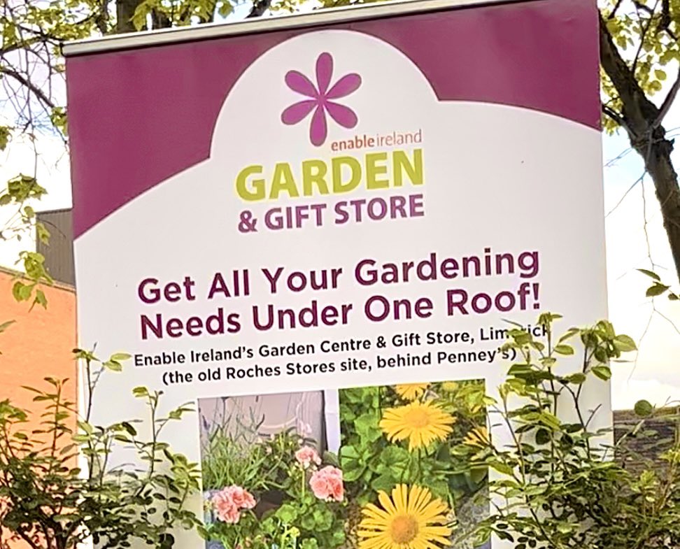 SeanRyanT's tweet photo. #RiverfestLimerick check out the #Garden 🪴⛲️🏡👨🌾centre #EnableIreland residence for the Wknd @EnableIreland #Limerick 🟩 #Festival @RiverfestLmk #enableirelandLimerick @Limerick_ie https://t.co/iJSffYVnip