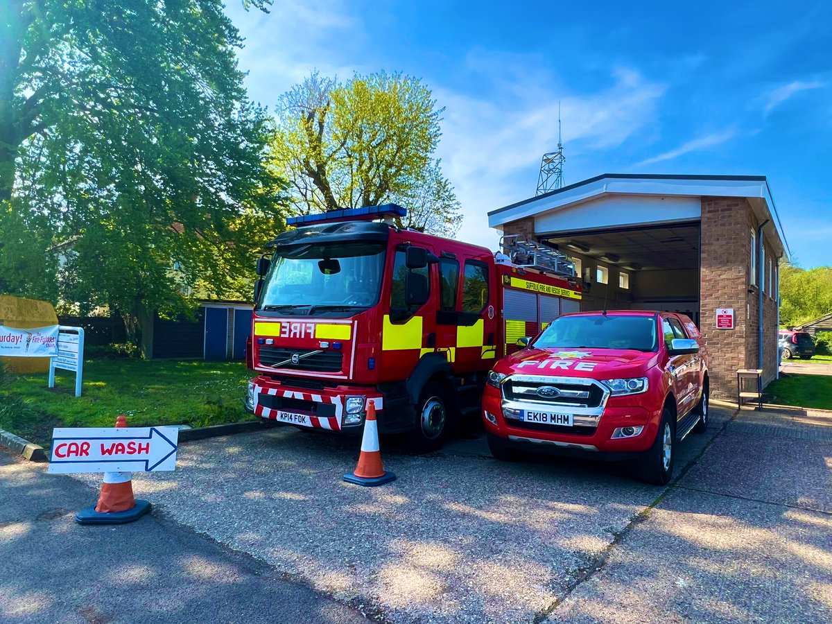 SuffolkFire's tweet photo. Our Charity car wash 🧽 is well underway at #Eye fire station… come and see us before 2pm to get your car washed by your local #firefighters and help raise funds for the #firefighterscharity who support firefighters 🚒 🔥 and their families here in #suffolk and across the UK 👍 https://t.co/Dj9ozb7idf