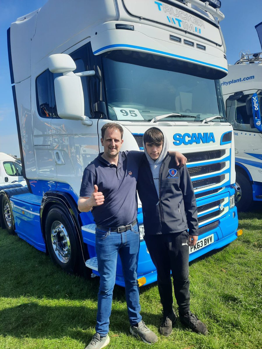 Jenfarrow1's tweet photo. When your nephew looks so happy to meet his favourite person π€£ #TruckerTim #truckfest https://t.co/HXlxLzEho2