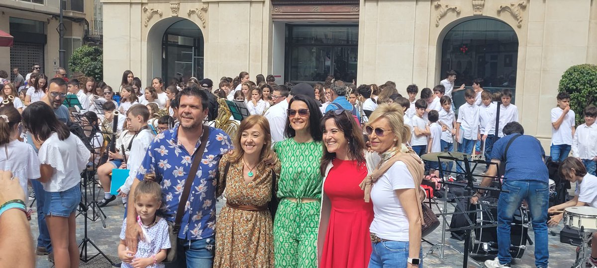 SiCartagena2023's tweet photo. 🍢Nuestra compañera @IreneRuizRoca asiste a los actos de la II Ruta de la Tapa Infantil, organizada por la concejalía de Educación y el #CEIPAtalaya. https://t.co/97xVkPZ44y
