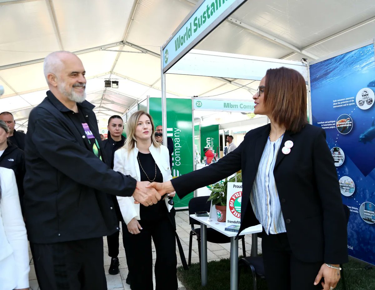 IcebergExhibit1's tweet photo. Panairi ndërkombëtar "Ditët e Bujqësisë 2023" tërhoqi edhe vëmendjen e kryeministrit Z. @ediramaal i cili vizitoi stendat, shtrëngoi duart dhe falenderoi të gjithë pjesëmarrësit për kontributin që japin çdo ditë për bujqësinë shqiptare. https://t.co/UPG1M7q8uu