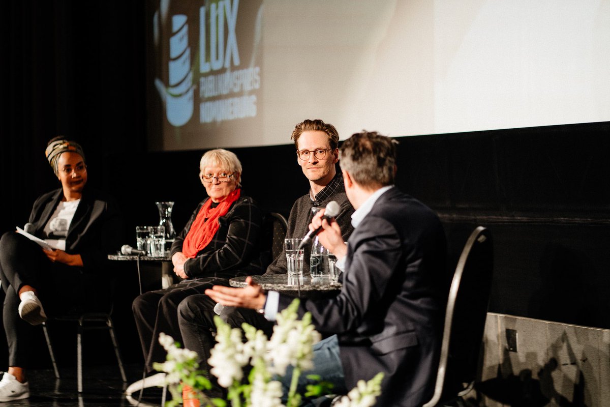 Europarl_DE's tweet photo. Wir bedanken uns bei MEP @Martina_michels, @triangleofsad Ko-Producer Clemens Köstlin, Filmkritiker Florian Koch und Moderatorin @ClaraDrammeh für den tollen Film-Talk zum @luxaward im @Babylon_Berlin https://t.co/zDNavGnf62