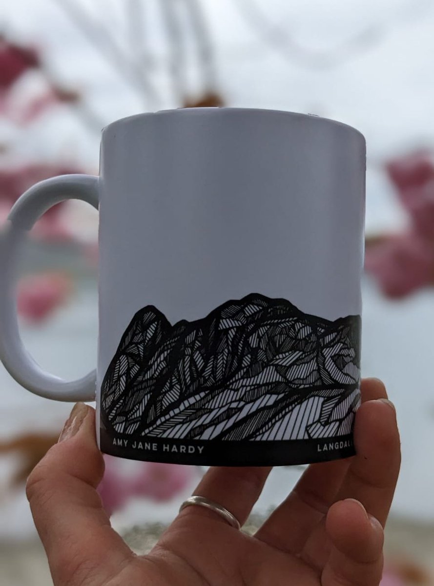 Bloomin'eck, it's been a while! I'm back with a stall at the Kendal Cycling Festival this Sunday+Monday. New original artwork and prints, and my new Brew with a View mugs #Langdale + #Wasdale designs. More to follow!
#kendal #mountainart #supportlocal #brewwithaview #mugshot