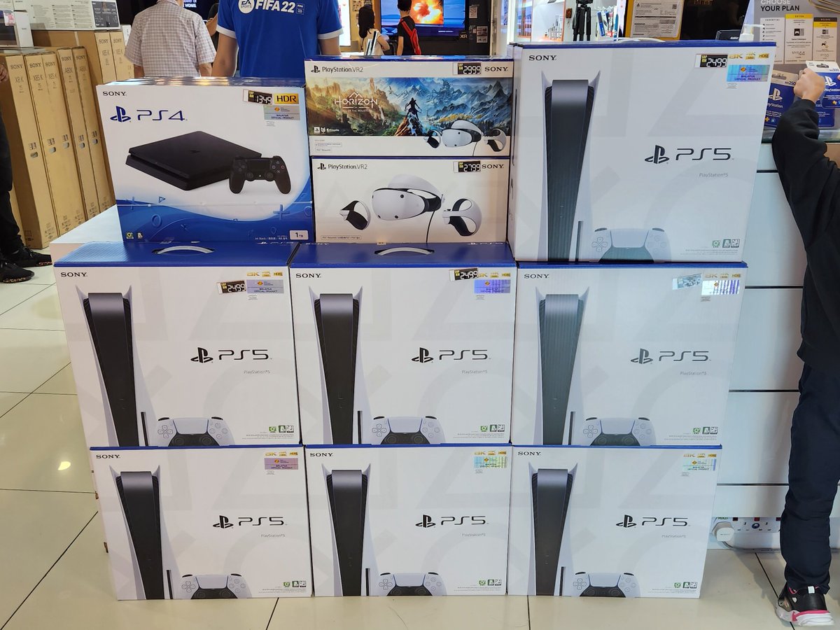 Sesiapa nak beli PS5 ready stock harga rasmi, boleh pergi Sony Mid Valley, KL. 

Cuma tinggal yang Disc Version. Harga RM2499.