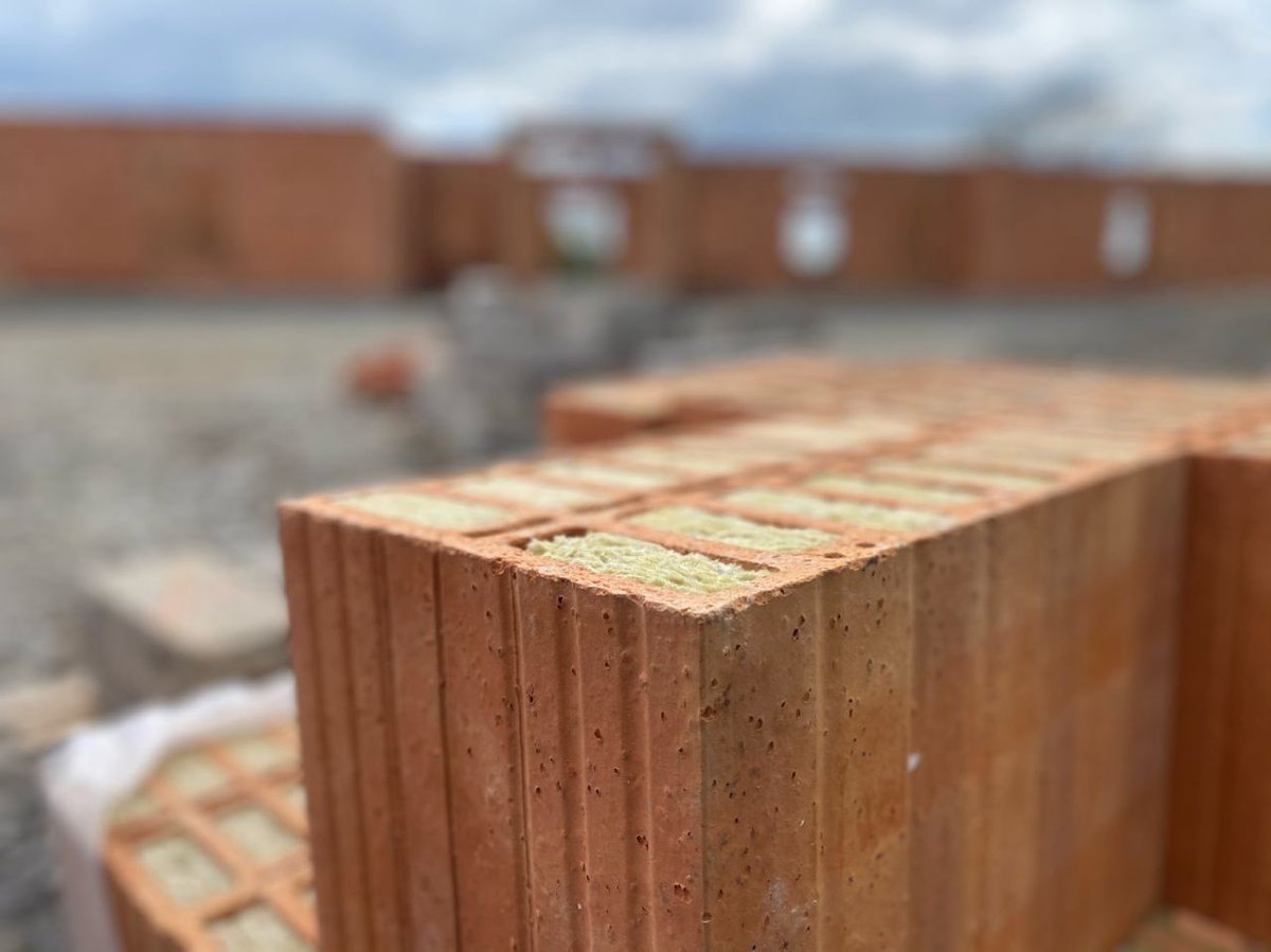 clayblock_ie's tweet photo. A couple of new houses were built recently along the same road as one of our customers, built with cavity walls… Our customer informed us that all of them are complaining about their high heating bills (in the range of €800-€1300 for two months) She said she would not risk it https://t.co/hKGIKtY2xB