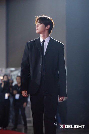 mamikline9's tweet photo. Can I say something? As a much older person I commend this young man who has just gone thro the most heart breaking thing a person can go thro and yet here he is trying to be strong for not only himself but for Bin, Bin’s family, his brothers and his fans…++ https://t.co/ste3vFaE2Q