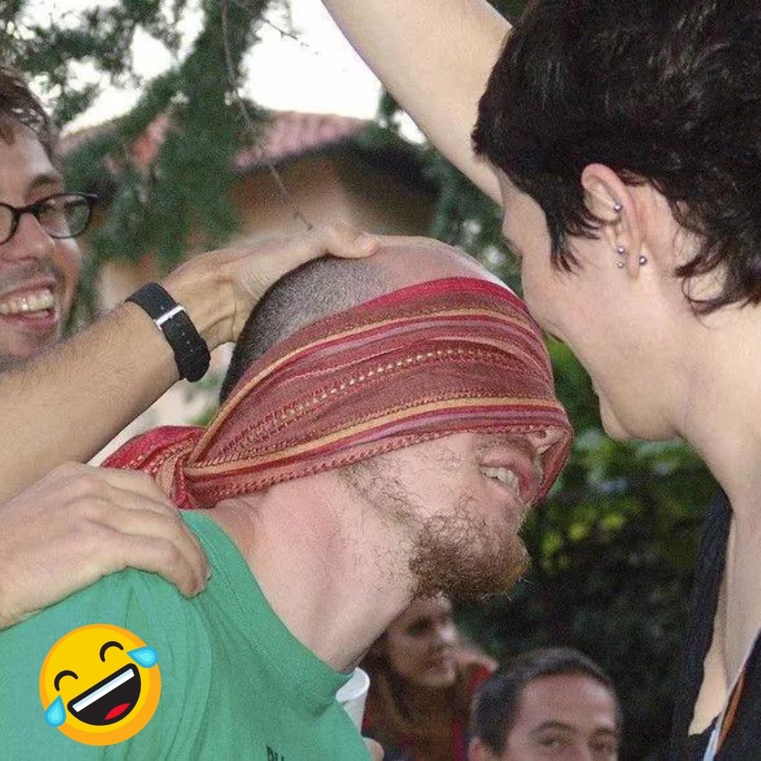 loodens_es's tweet photo. ¡Hoy es el #DíaDelSentidoDelOlfato!  ¿Y si lo celebras con los amigos poniendo a prueba vuestras  habilidades olfativas jugando a  "Adivina qué es por su olor" ? 👃🌸🍋🥥🧦🃏🍷🧄🍭🌹👠 Las risas están aseguradas. #DíaDelOlfato #JuegoDeOlores

👉 https://t.co/ZUDqR7lnXr https://t.co/U5IUmieBgY