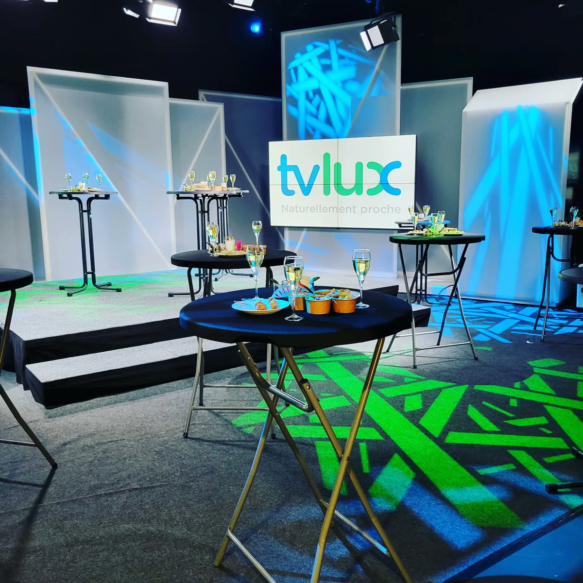 Accueil de notre nouveau directeur Nicolas Léonard hier midi dans le grand studio de TV Lux. Welcome ! 🍾🥂