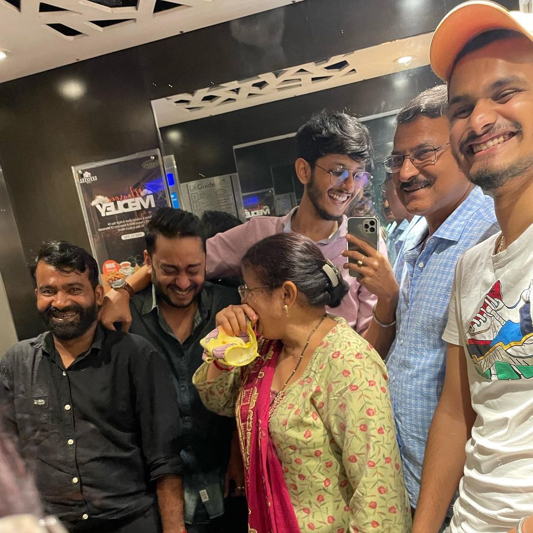 tbhAnubhav's tweet photo. From: “Dekho tumhara beta kya kr raha h” 

To: “Dekha Mera beta Kya Kya kar raha hai”

My parents became proud parents. https://t.co/Bahisp2N4V