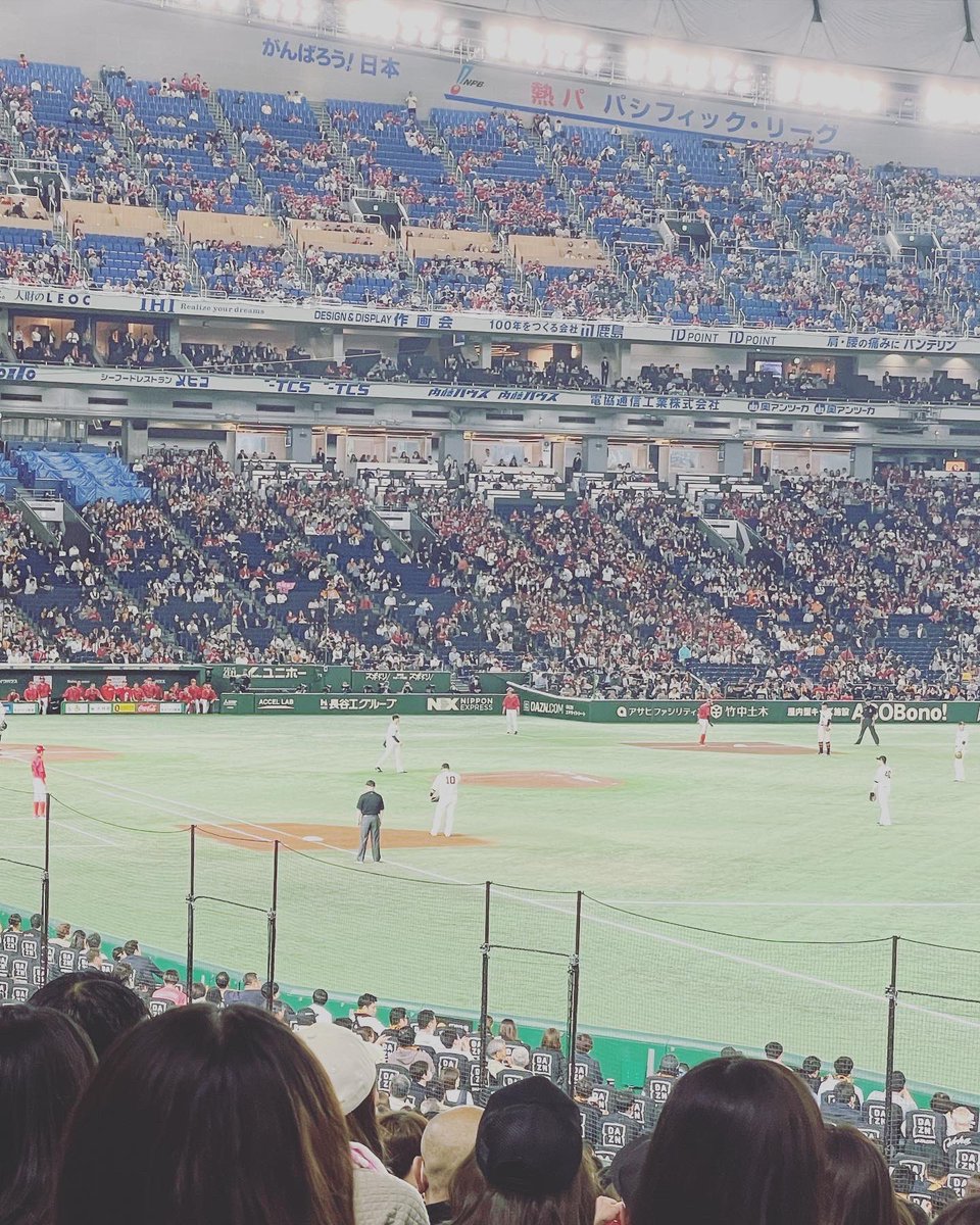 tskksta6's tweet photo. 初めて東京ドームで野球観戦⚾️
巨人対カープ！
最後に接戦になり、かなり楽しめました😊
ビール売ってるお姉さん達ってみんな可愛いのね😳
ビールも美味しかったです🍺 https://t.co/SEWhpwzhRZ