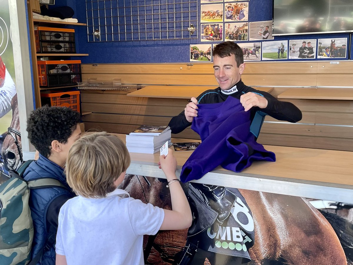 RacingTV's tweet photo. You name it, champion jockey Brian Hughes is signing it here at Sandow today. ✍️
@Sandownpark | @bet365 | #jumpfinale https://t.co/OLjzZOScAS