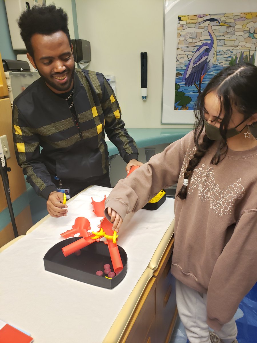 SickleCellMN's tweet photo. Omg! This is so cool! 💡😍
We've been working with @umrochester #healthCORE student @gemechudegefu to create a 3D model showing how sickled cells cause a painful VOC (Vaso occlusive crisis) in blood vessels.🌙🛑😪
#SickleCell #SickleCellDisease #sickleSMART #SickleCellMN https://t.co/BFSeTckVrY