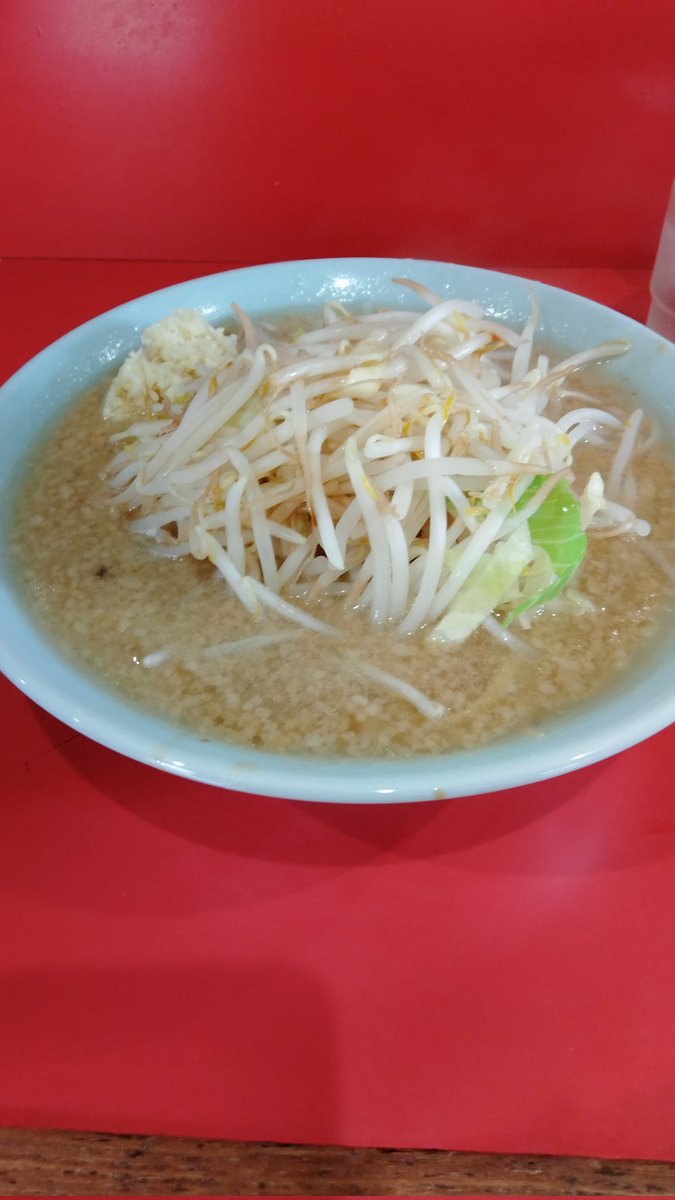 selfsatiradio's tweet photo. 今日は名古屋のラーメン大に行ったら、後ろに並んでた、濃ゆい女装子4人組の方が先に食べ終わってたわ https://t.co/8umWZq03uD