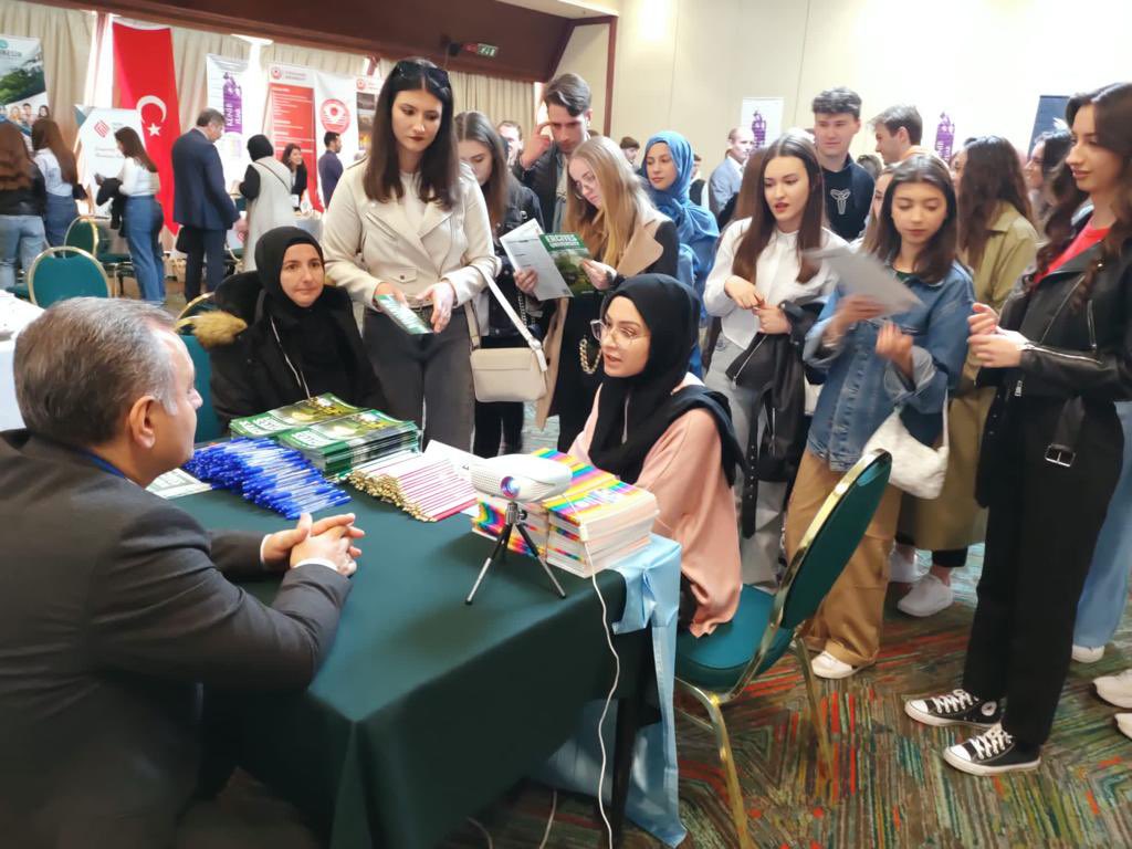 Rektörümüz Prof. Dr. Fatih Altun, Kafkasya Üniversiteler Birliği Derneği tarafından Üsküp’te düzenlenen Eğitim Fuarı’nın açılışında konuşma yaparak, öğrencilere Üniversitemiz hakında bilgiler verdiler.