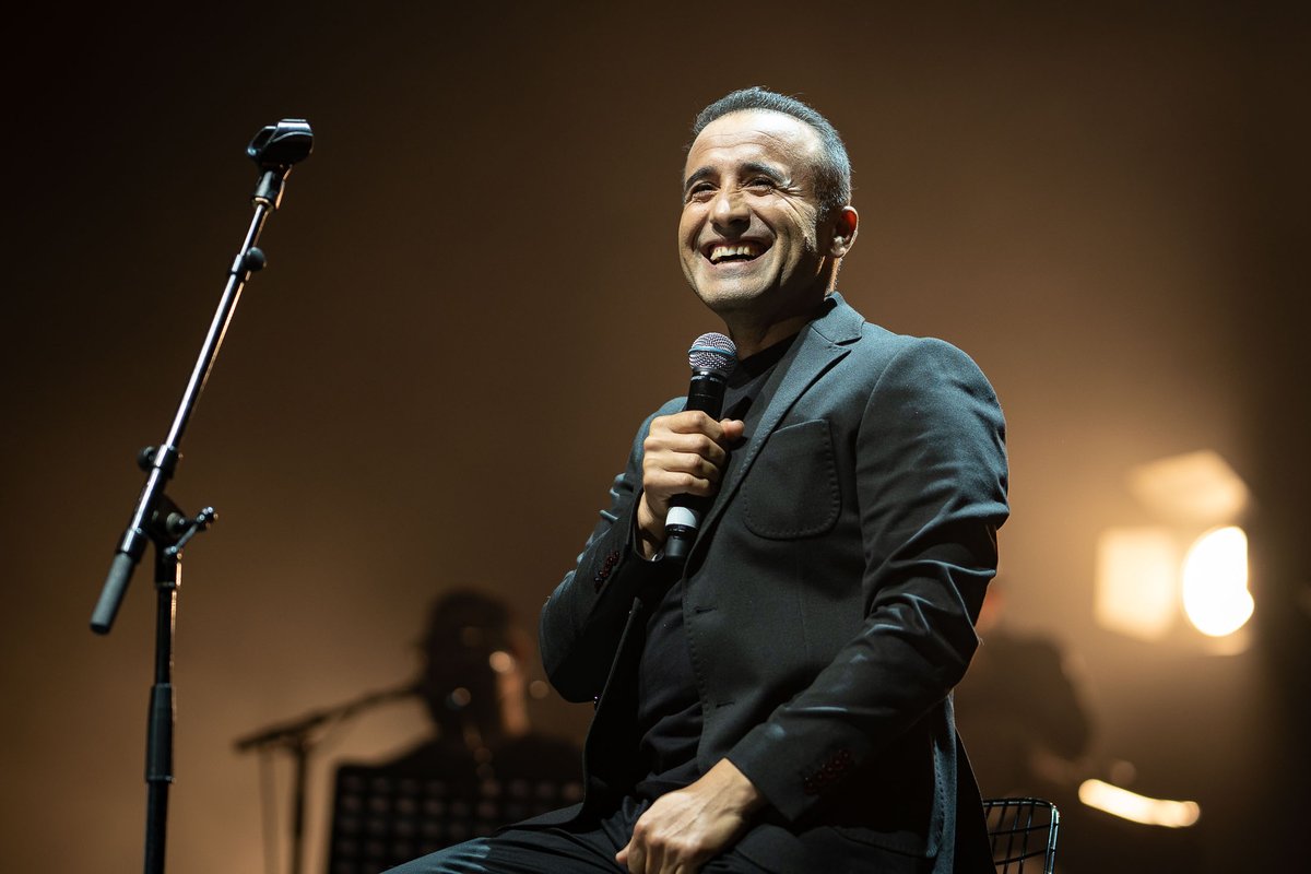 vwarena's tweet photo. Mem Ararat dün akşam #vwarena'da konuğumuz oldu. Ziz Müzik organizasyonu ile gerçekleşen ve biletleri günler öncesinden sold-out olan konserde sanatçıya yaklaşık 4 bin kişi eşlik etti.

🎙️ @araratmemm 
🗓️ 28 Nisan 2023
📷 Arda Aytan https://t.co/5Ga80qwrE0